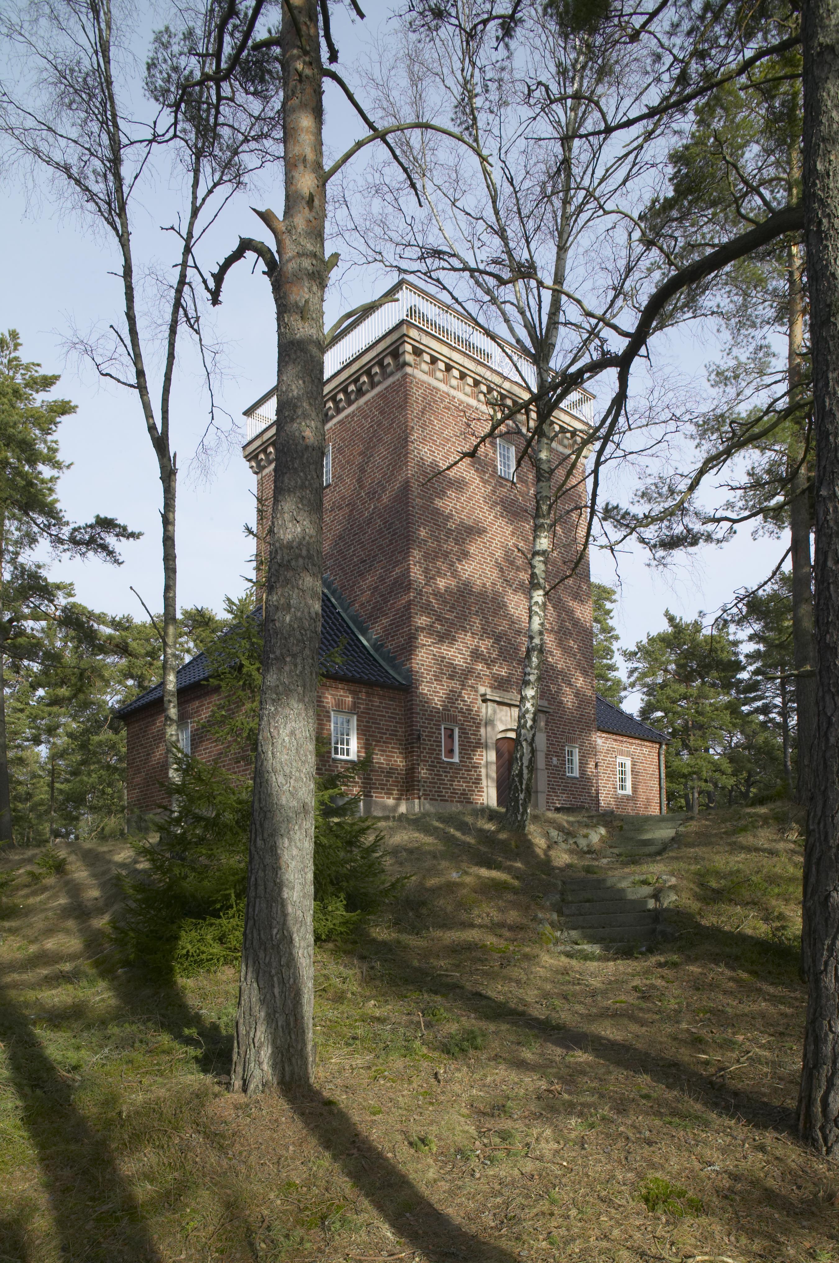 Bengt A Lundberg, Berga slott