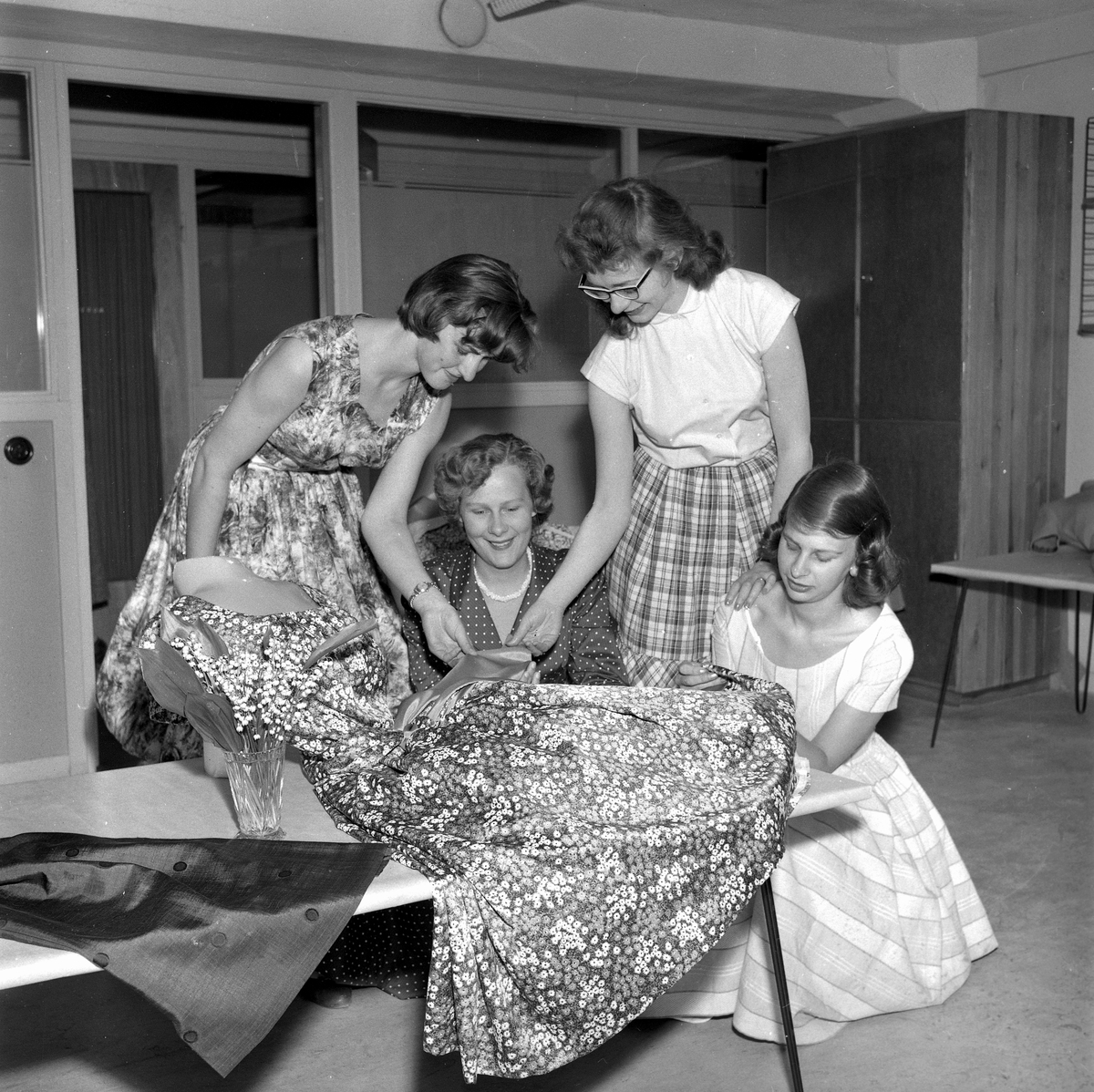 Örebro Kuriren, The Exhibition of Humlan. June 12, 1958.