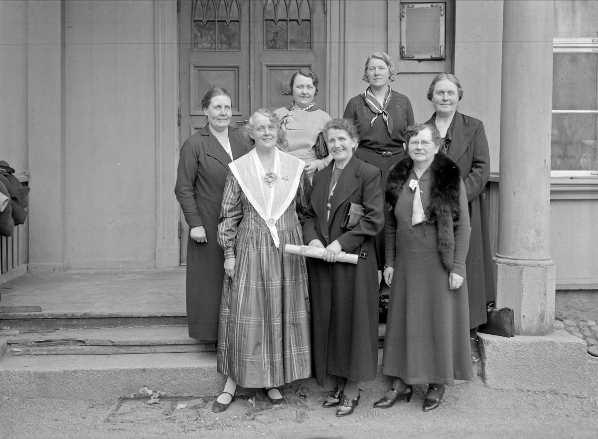 Paul Sandberg, Grupporträtt - sannolikt kvinnor verksamma inom Uppsala Läns Husmodersförbund, Uppsala 1935