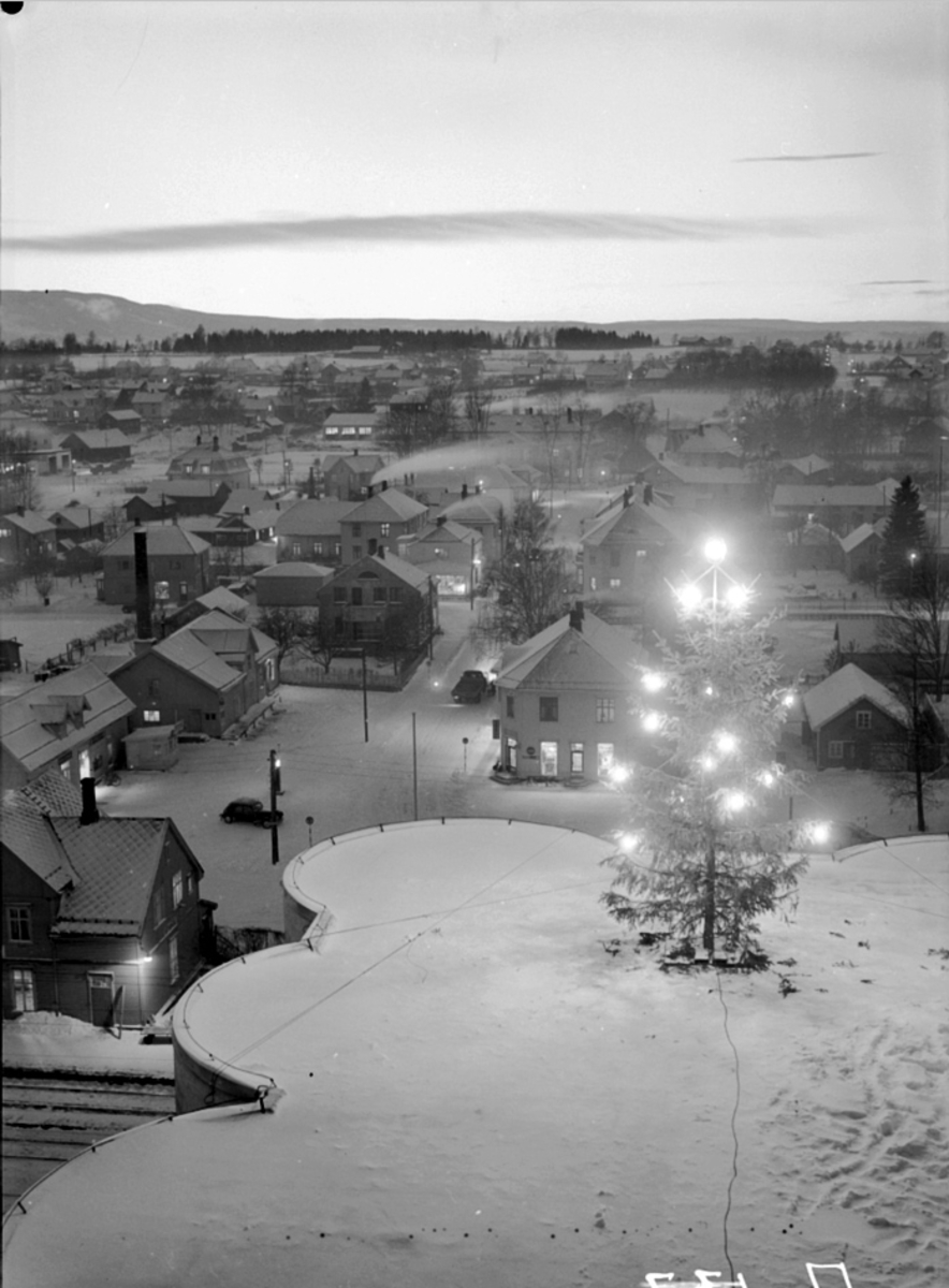 Anno Domkirkeodden, JULETRE PYNTET MED LYS, JULEGRAN SILOTAKET, NATT