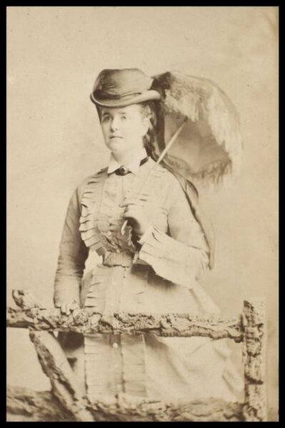 London Stereoscopic and Photographic Company, Guy Little Theatrical Photograph
