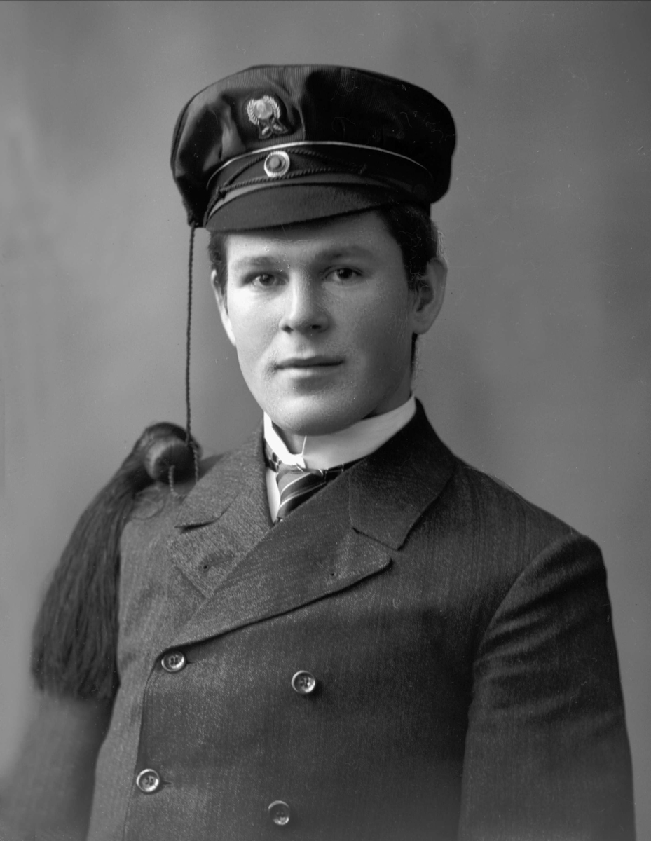 Gustav Borgen, Portrett, mann med studentlue. Andreas Kidle.