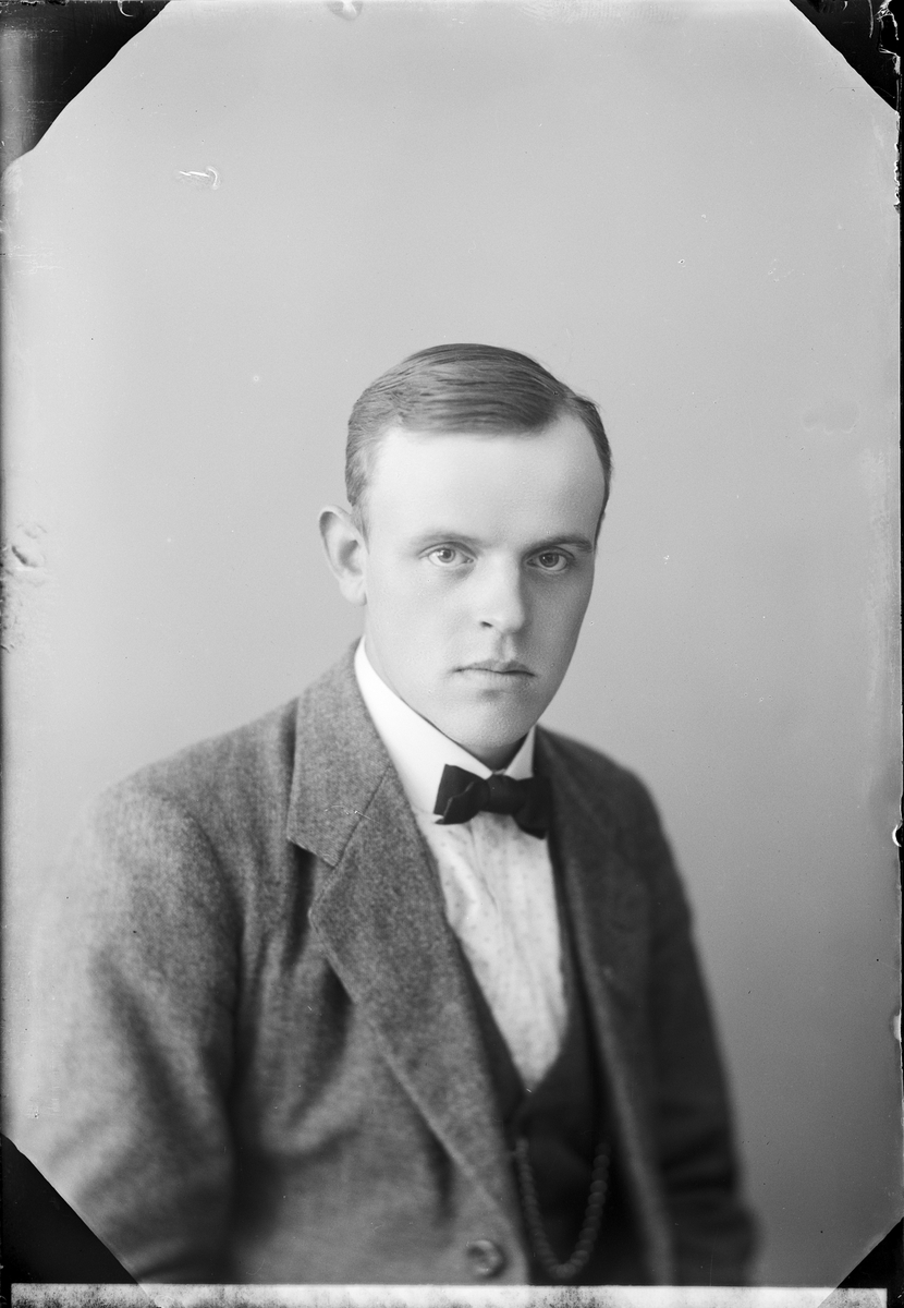 Skötsner-Edhlund, Ateljé Portrait - Helge Frisell from Singö, Uppland 1921