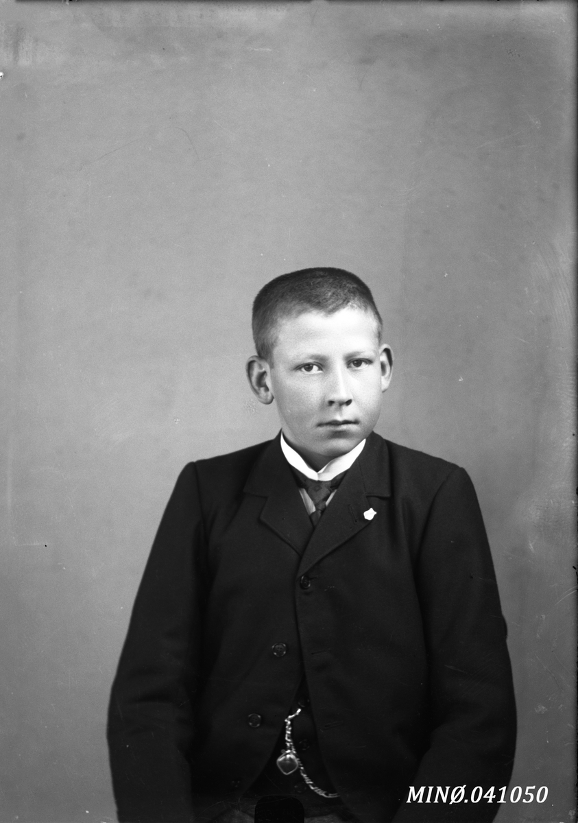 Oscar Holte, Portrett av ung mann - Karl Lindgren