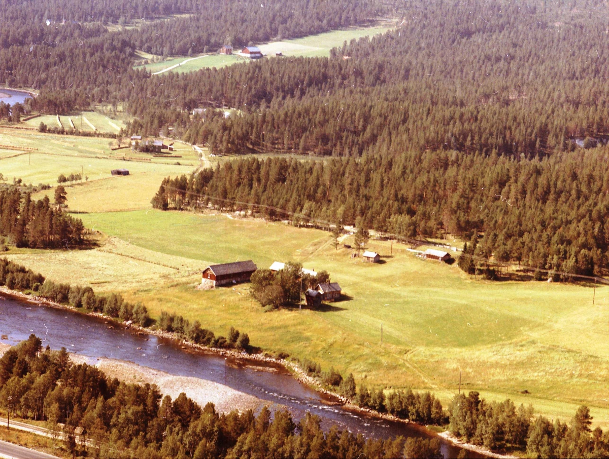 Widerøes Flyveselskap A/S, Gårdsbruk.