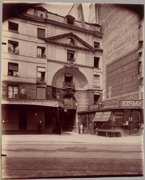 Eugène Atget, Cour du Dragon