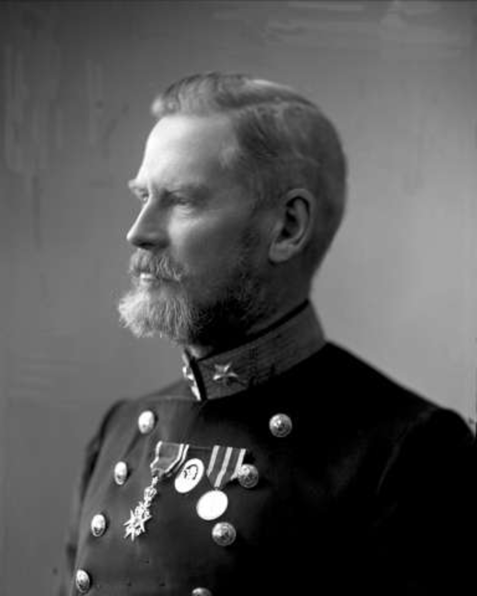 Gustav Borgen, Portrett, general Lund i uniform.