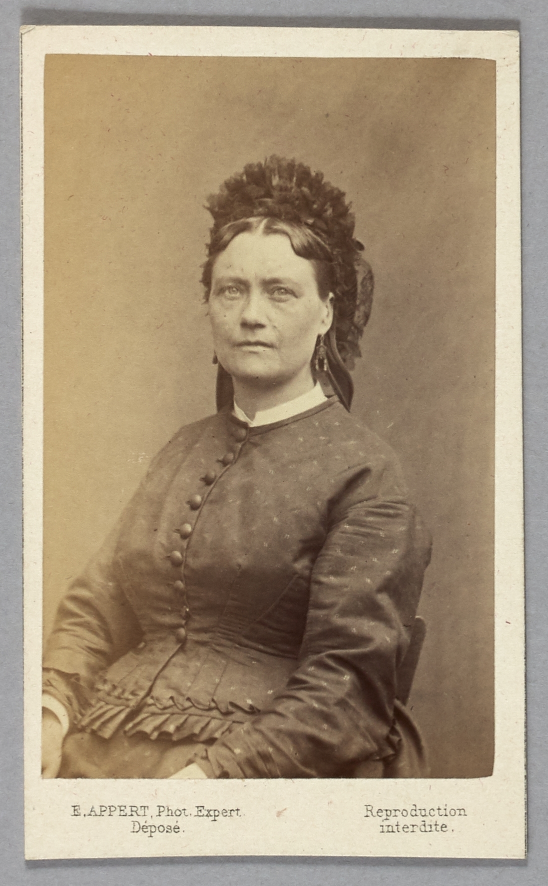 Ernest Charles Appert, Portrait de Baudin ou Bodin Caroline, pris à la prison des Chantiers à Versailles. Commune de Paris, 1871.