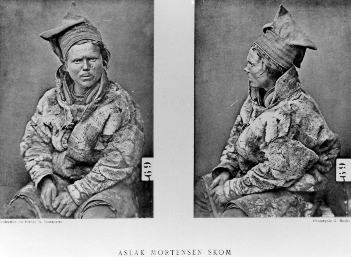 G. Roche, Roland Bonaparte sin samling. Portrett av Aslak Mortensen Skum. Inngår i Bonapartes sameportretter som nr. 69. Innsendt kommentar: Aslak Mortensen Skum var gift med Anna Henriksdatter Sara, gift palmesøndag 1815. Hun var en av de dømte under Kautokeino opprøret, Hun ble dømt til livsvarig straffear…