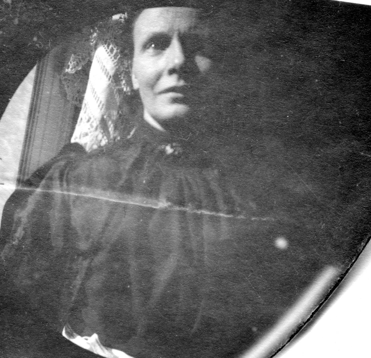 Fredrik Carl Mülertz Størmer, Portrett av Beathe Larsen, kokkepike hos apoteker Størmer.