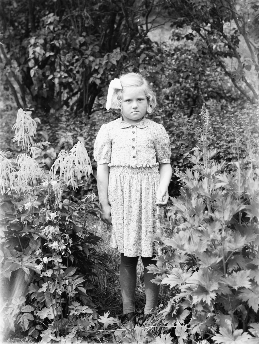 Håkon Prestkværn, Dahl, ukjent jente, kjole, hårsløyfe,