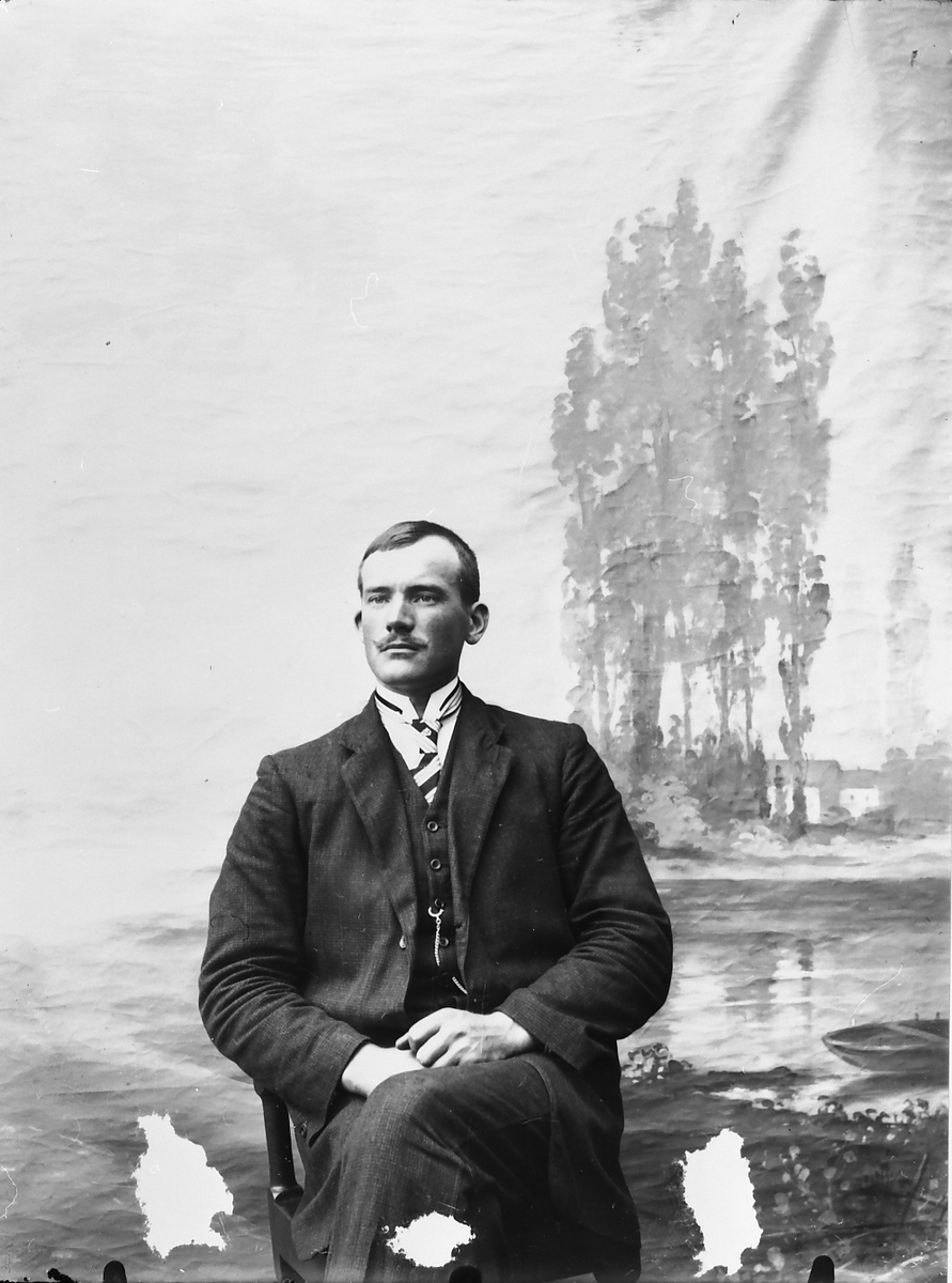 Peder J. Bredalslien, Portrett mann