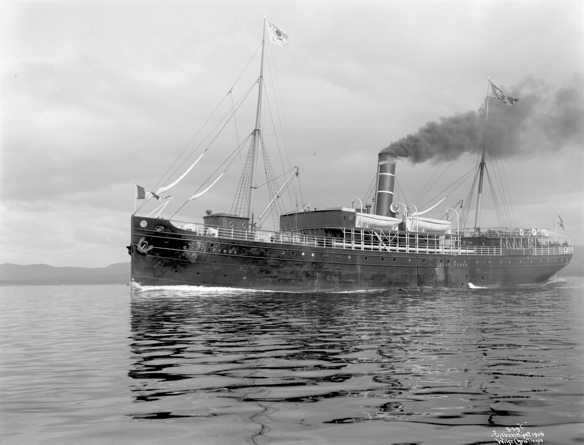 Anders Beer Wilse, D/S Olaf Kyrre (b. 1886, Martens, Olsen & Co., Bergen)