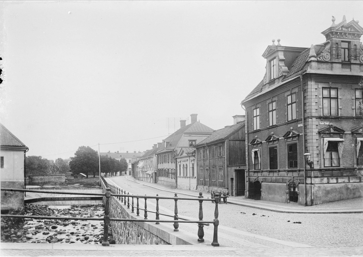 Alfred Dahlgren, Fyrisån och Östra Ågatan mot norr från Dombron i Uppsala 1901 - 1902