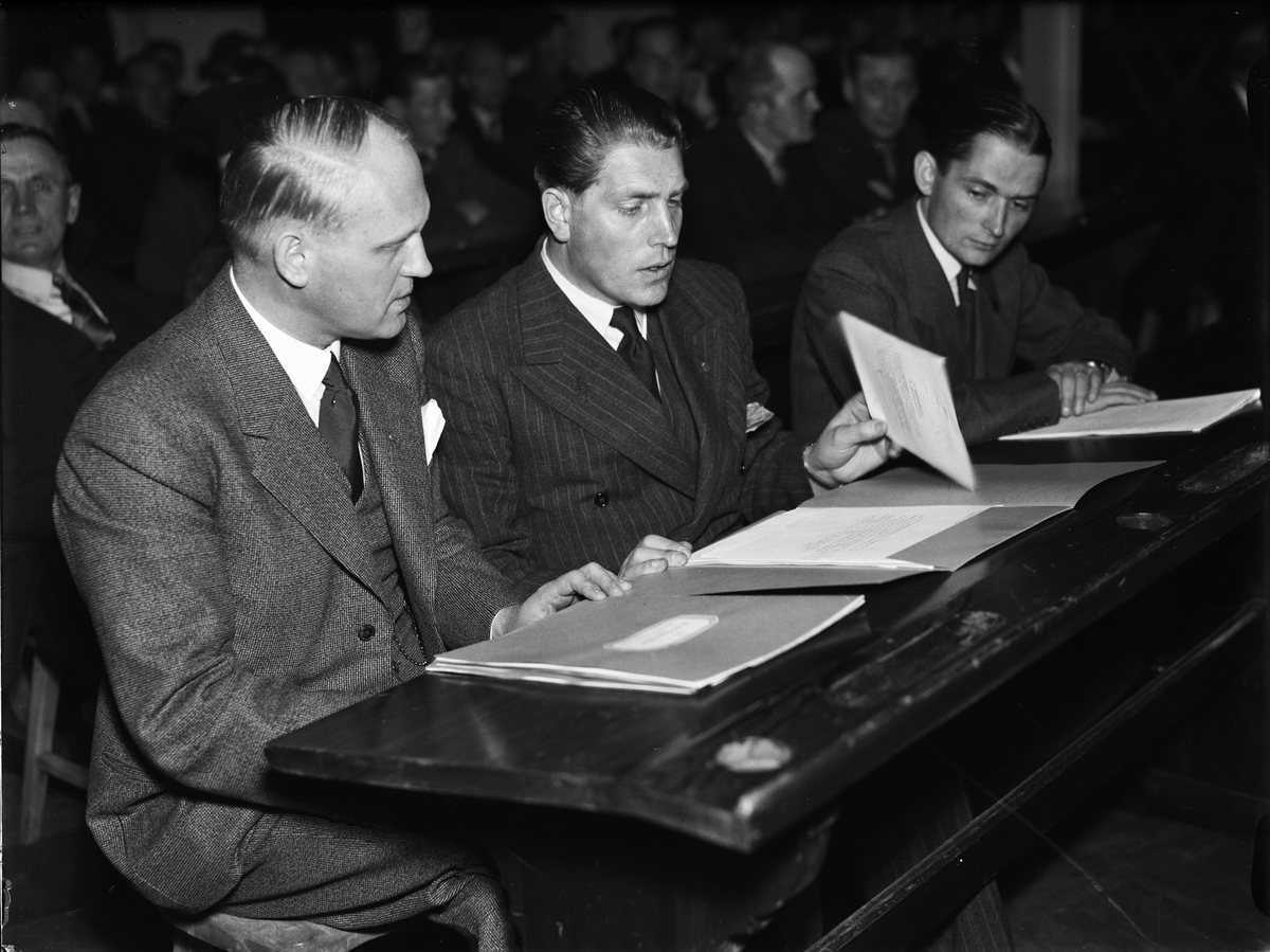 Paul Sandberg, “110 Heat Management Carers Learning to Fire Effectively” - Principal Anderberg with Engineers Helge Öhrvall and Erik Gabrielsson, Technical School, Uppsala November 1942