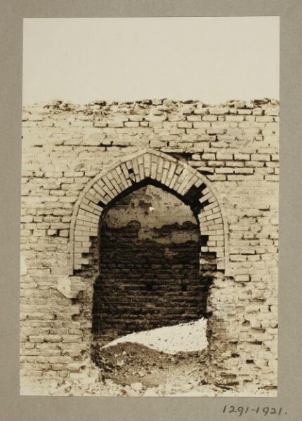 K.A.C. Creswell, Doorway in courtyard at the tomb of Abu Ali, Cairo