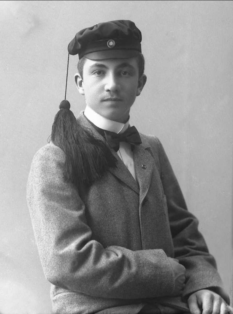 Gustav Borgen, Portett, mann med studentlue. Student A Fleischer.