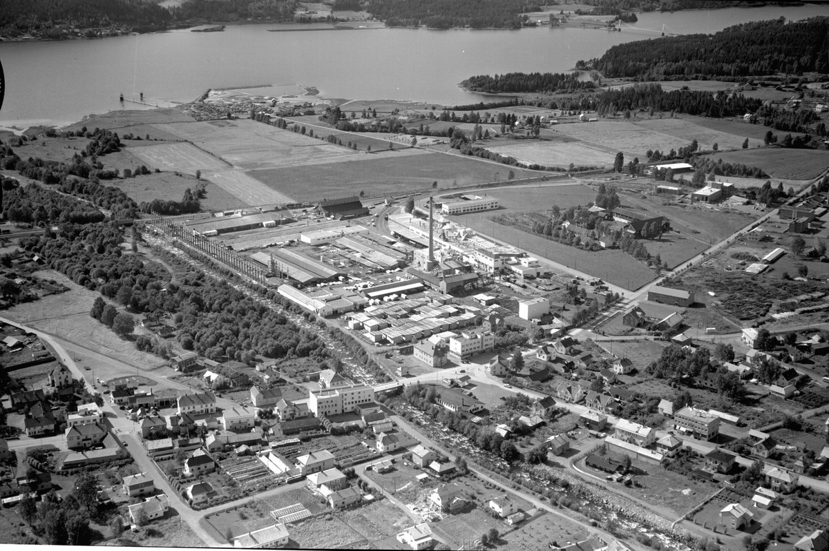 Anno Domkirkeodden, Flyfoto av Brumunddal med omegn. Berger Langmoen A/S.