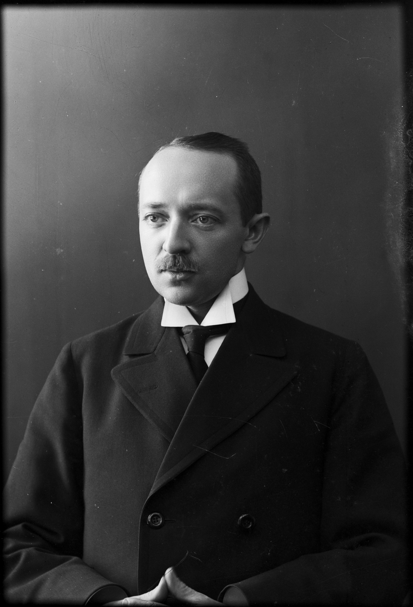 Skötsner-Edhlund, Ateljéporträtt - man, Östhammar, Uppland