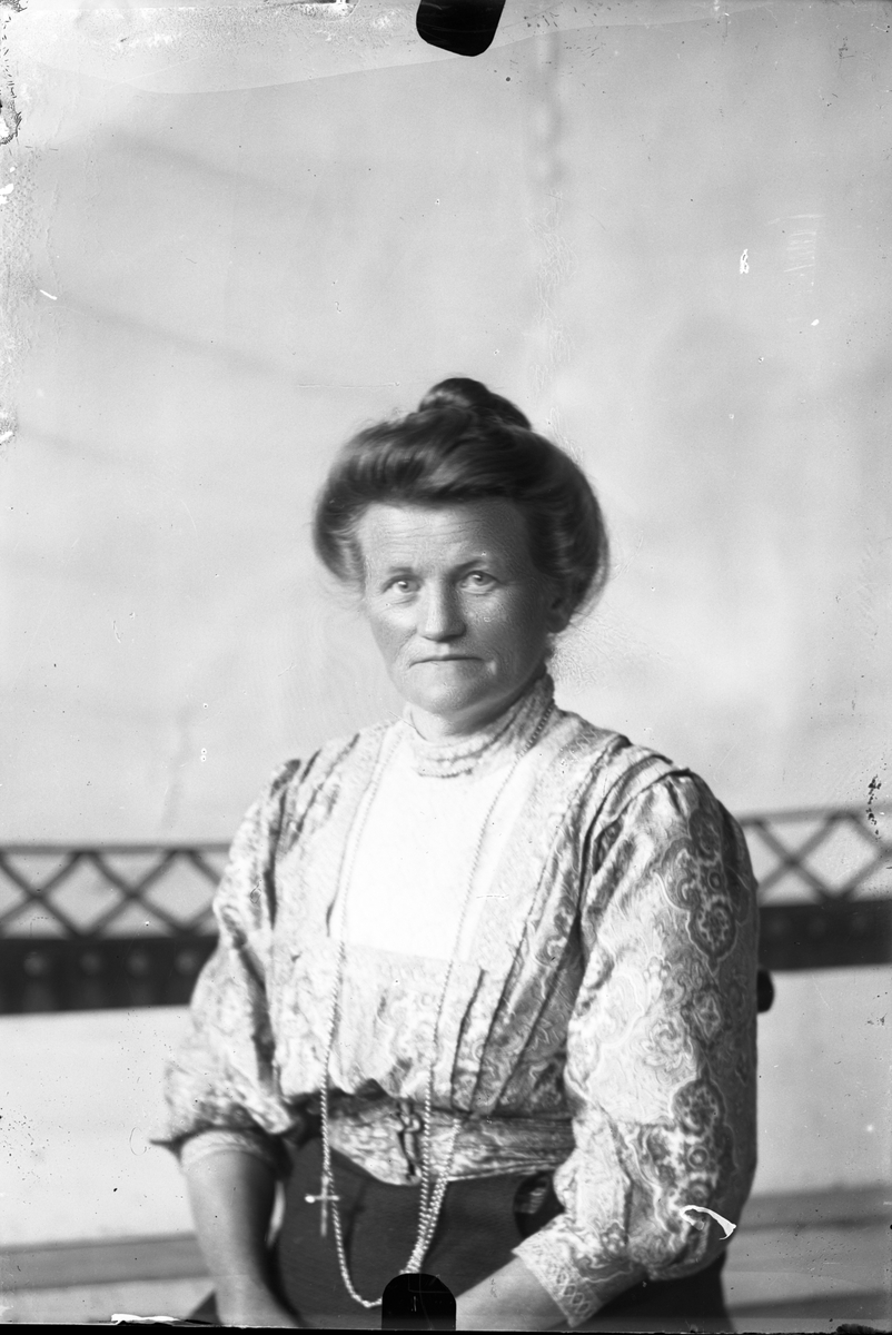 Oscar Holte, Portrett av kvinne
