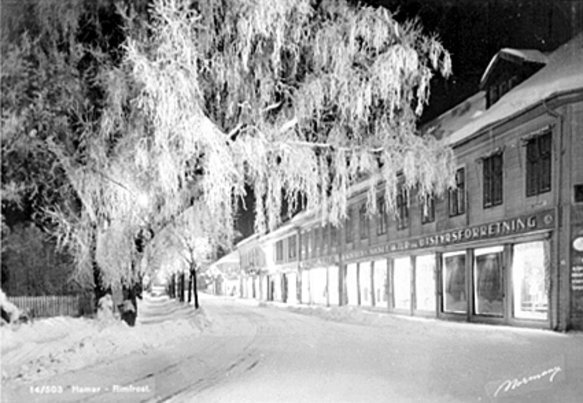 Anno Domkirkeodden, Strandgata 61, Hamar. A. Steen. Vinter, rimfrost, kveldsstemning. Postkort. "Hamar-Rimfrost"