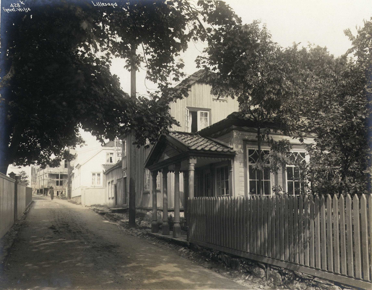 Anders Beer Wilse, Gateparti med trehusbebyggelse, Lillesand, Aust-Agder.