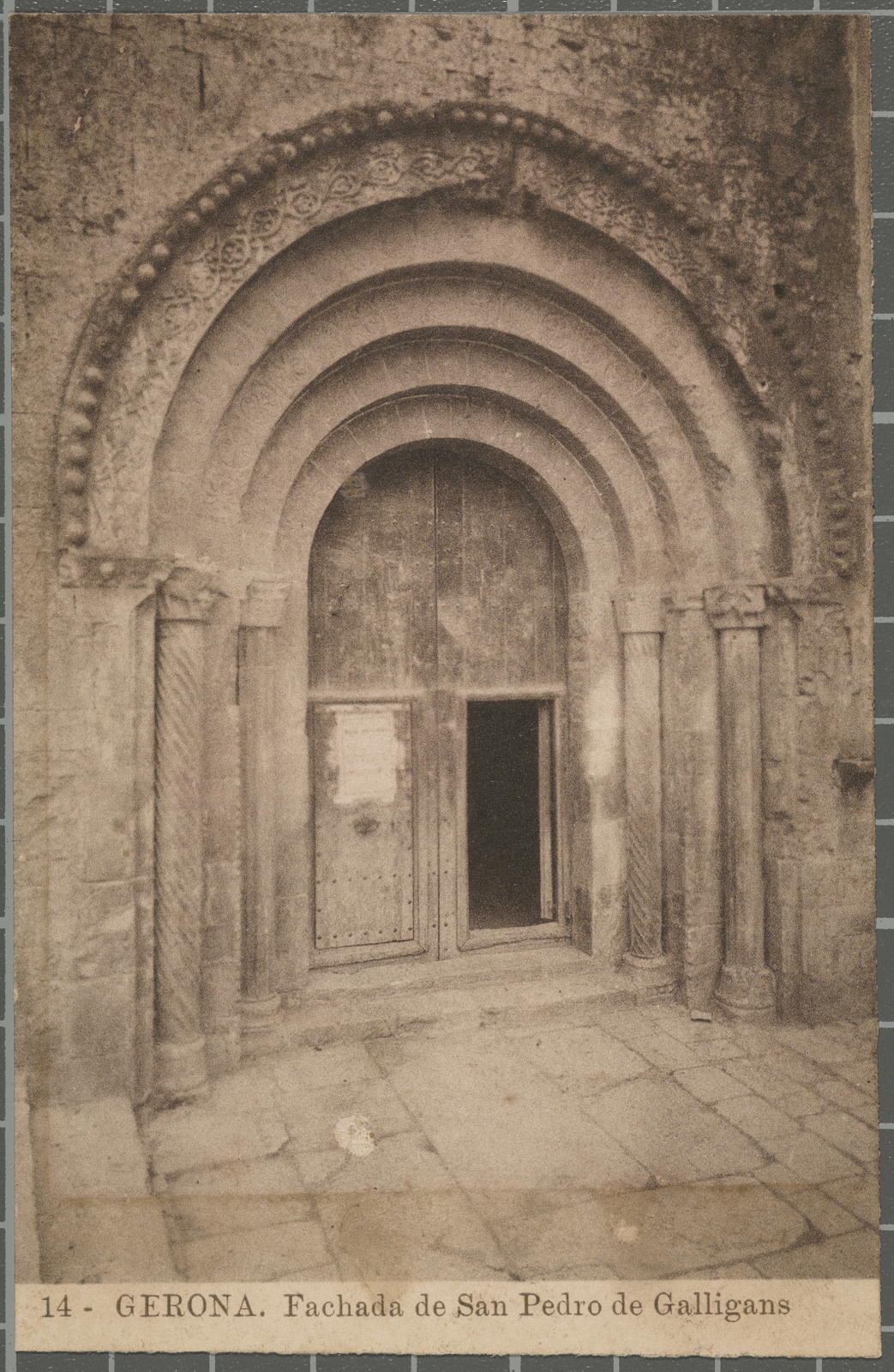 Desconegut, 14 - GERONA. Fachada of San Pedro de Galligans