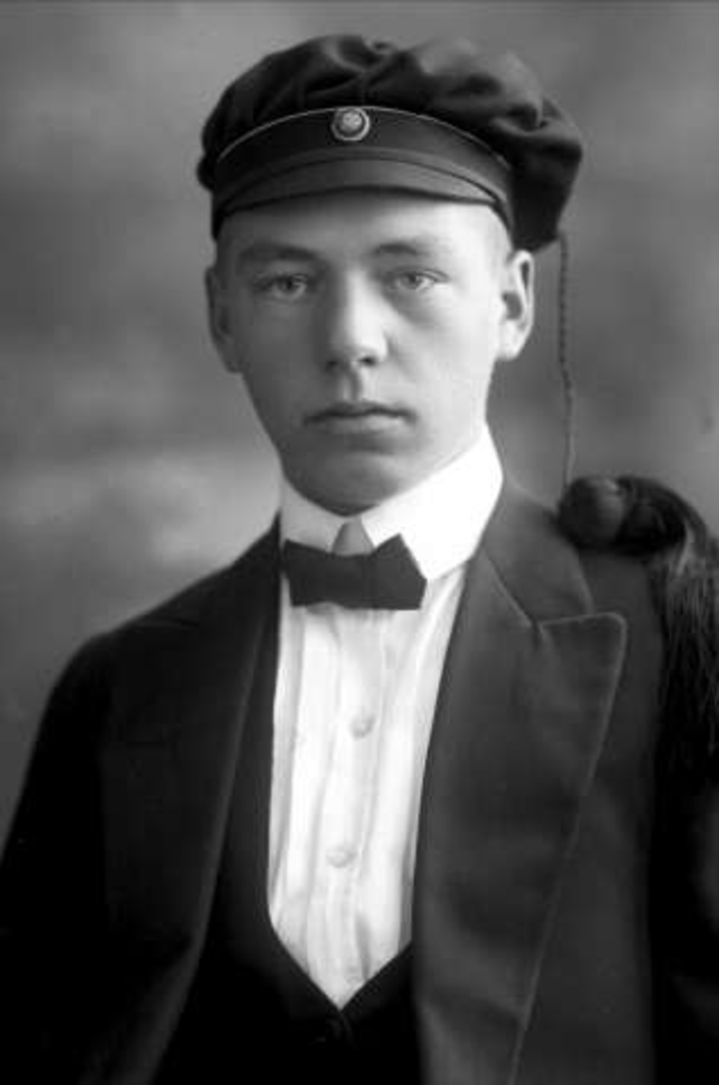 Gustav Borgen, Portrett, mann med studentlue, Student Arthur Quist.