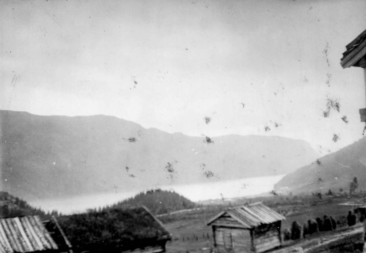 Ukjent, Fra en serie fotografier fra et album som har tilhørt folklorist og professor Moltke Moe (1859-1913), antatt fra 1880-årene med motiver fra Telemark.