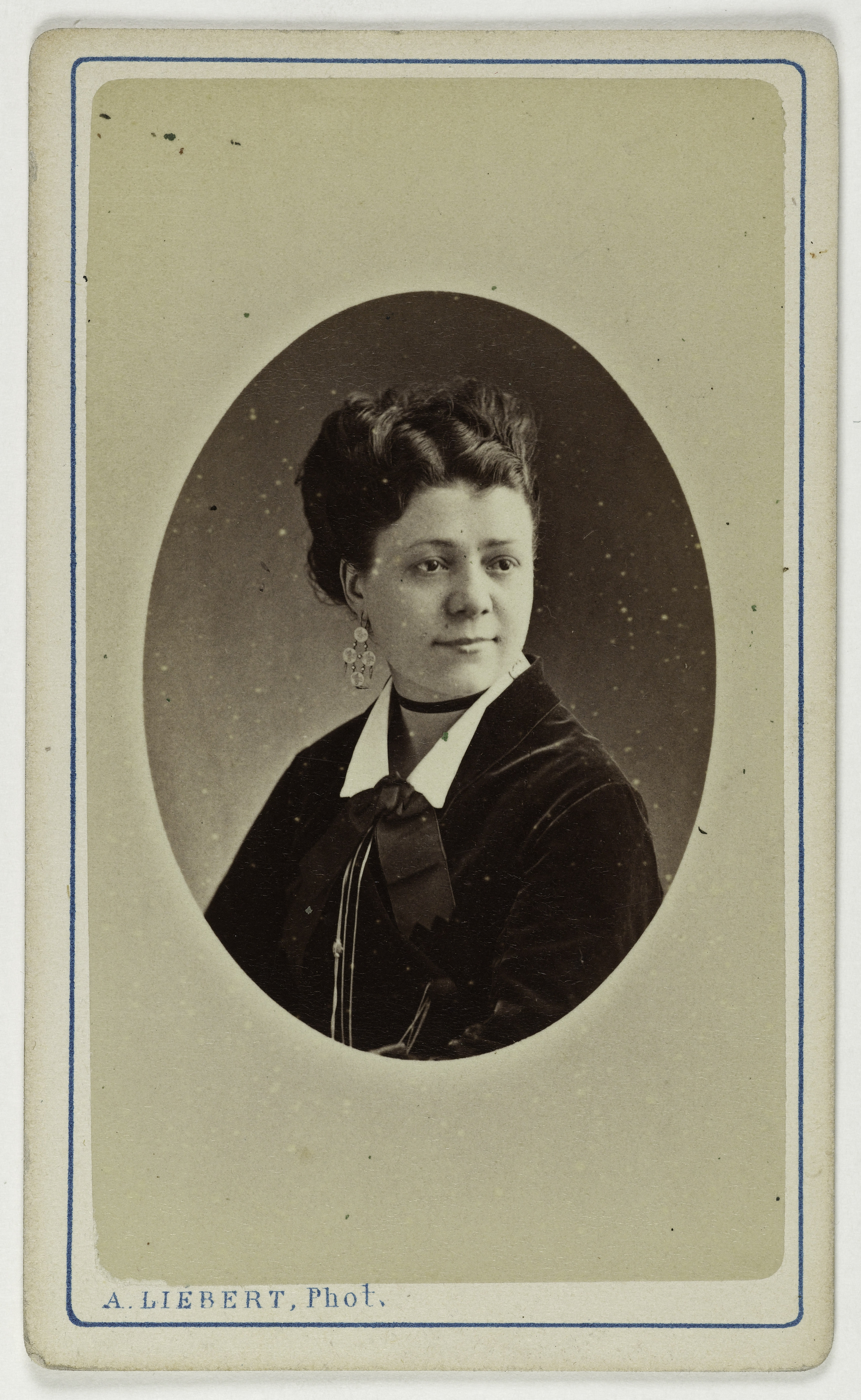 Alphonse Liébert, Portrait de Mme Grivot, (née Marie Laurent), (1843-1890), (actrice)