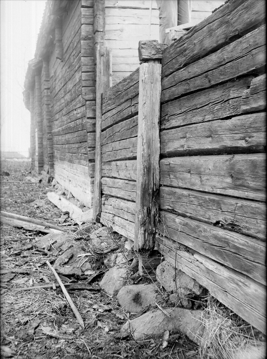 Paul Sandberg, Uthuslänga - now at the open-air museum Disagården - during dismantling in Gränby, Björklinge parish, Uppland