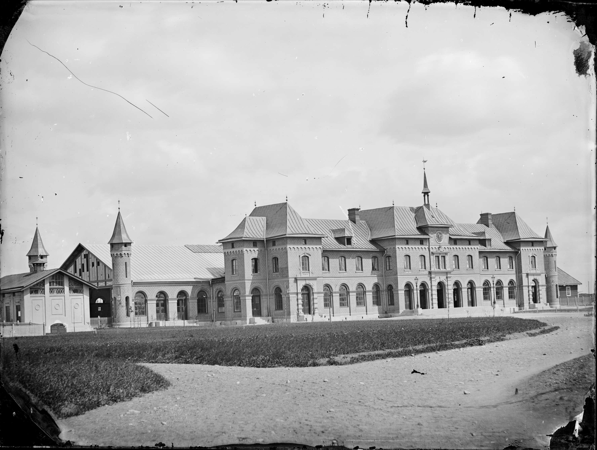 Henri Osti's Fotografiateliér, Uppsala Central Station from the west, Uppsala before 1914