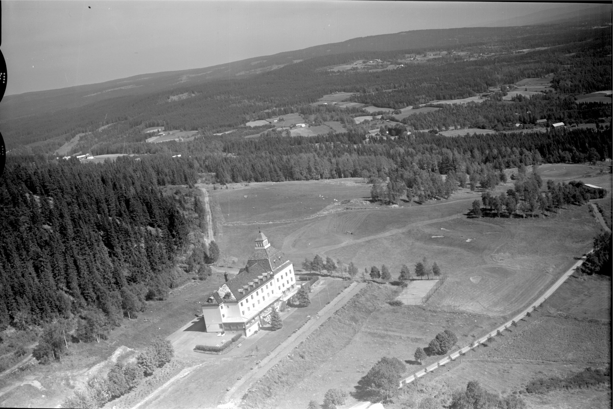 Anno Domkirkeodden, Flyfoto av Høsbjør turishotell, Furnes, Ringsaker.