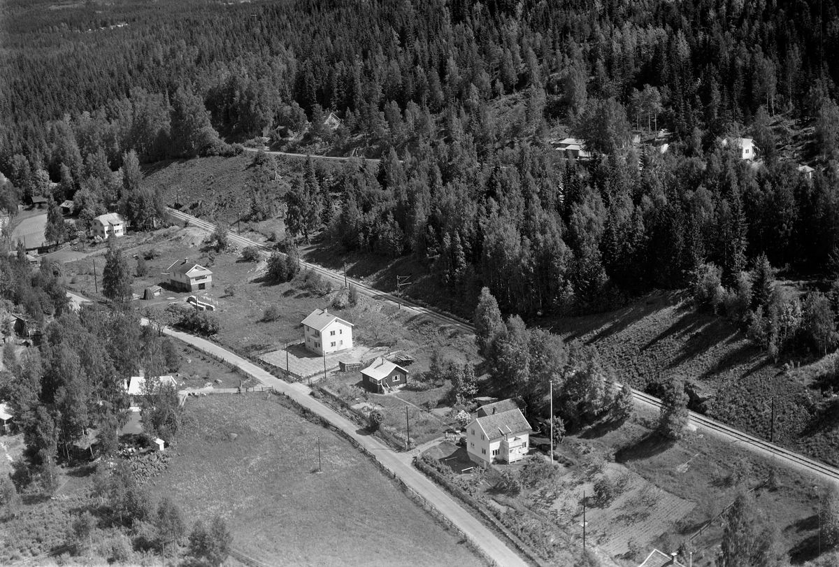 Widerøes Flyveselskap A/S, FLYFOTO, SOLVOLL 174-31, BAKKEN III 174-88, SOLSTRAND II 174-75 HESTNES TRAPPEFABRIKK, LIER 174-27, LINJENÆR 174-51, TANGEN