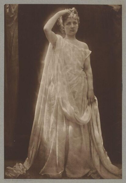 Julia Margaret Cameron, She walks in beauty
