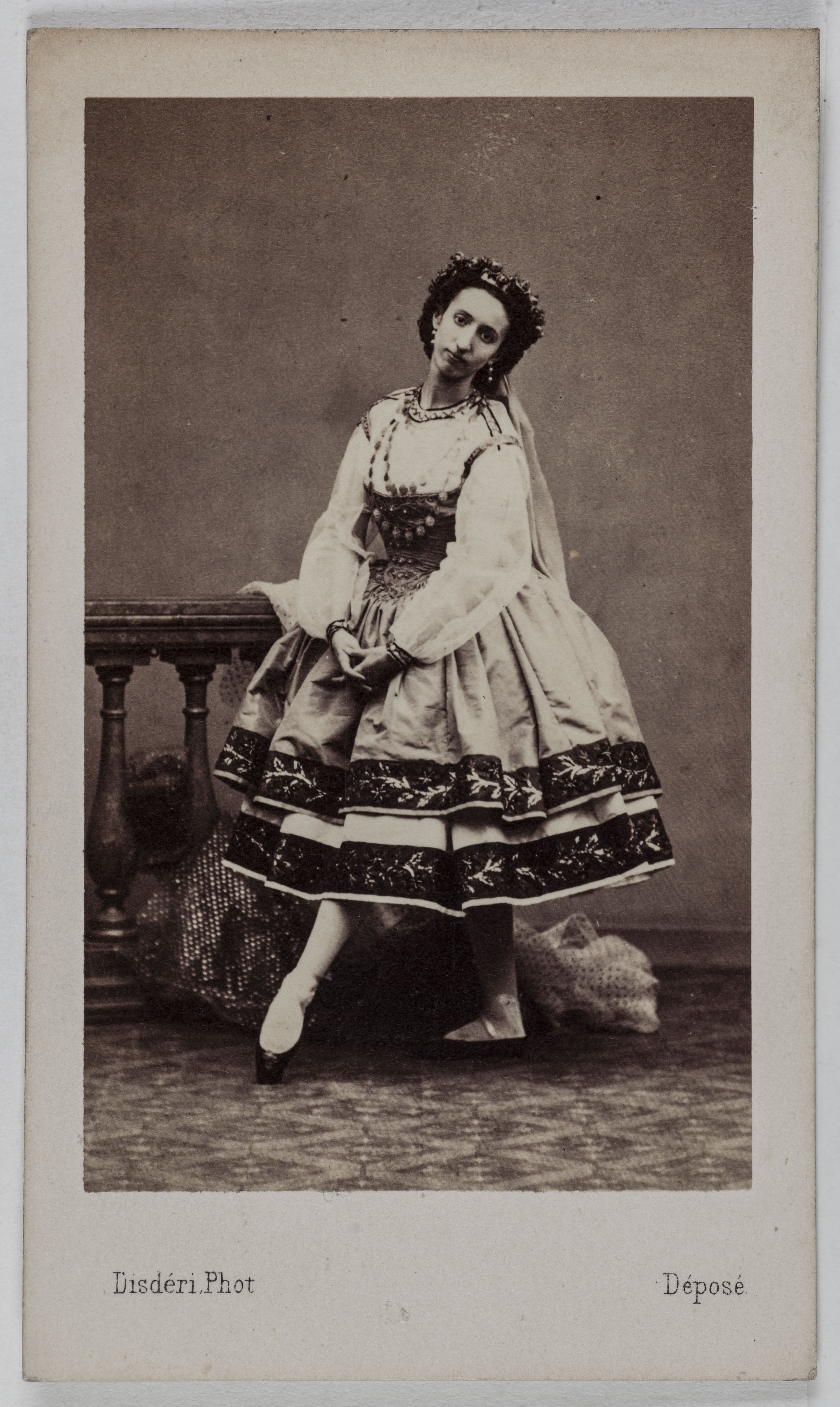 André-Adolphe-Eugène Disdéri, Portrait de Livry Emma, (née Jeanne-Emma Emarot), (1842-1863), (danseuse)