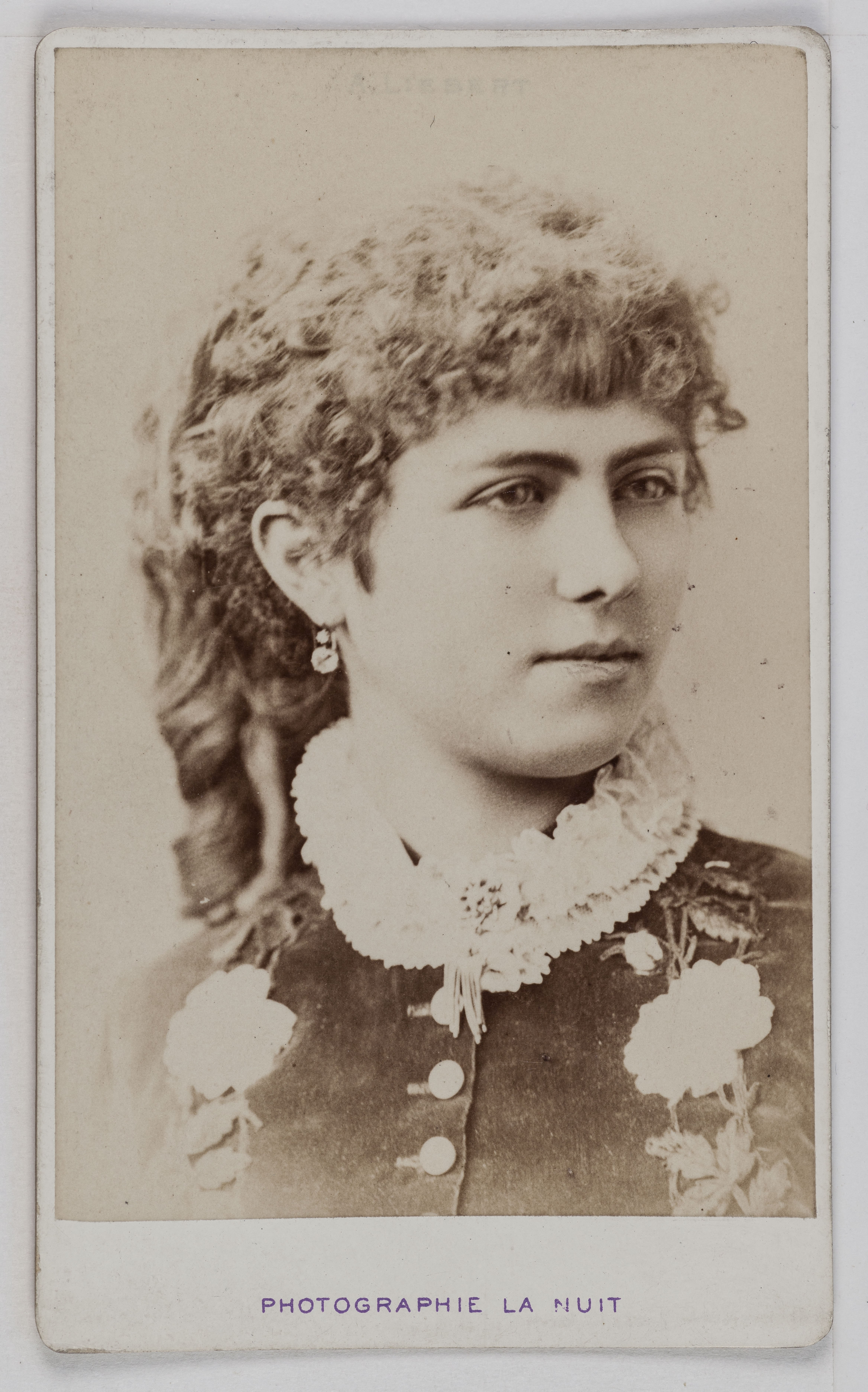 Alphonse Liébert, Portrait de Marie Van Zandt (1858-1919), soprano à l'Opéra Comique entre 1880 et 1884.