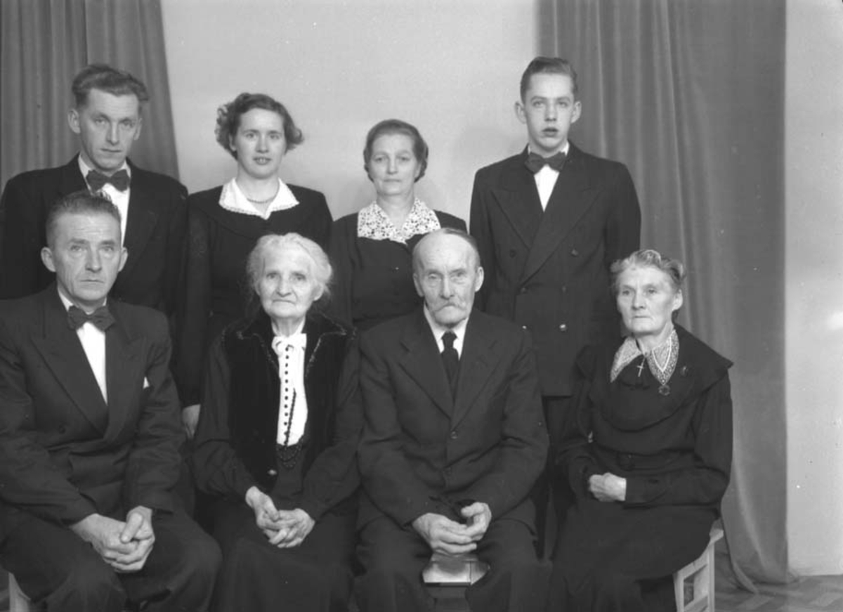Anno Domkirkeodden, GRUPPE: 8, MARTIN HÅKONSEN MED FAMILIE, LINDBO.