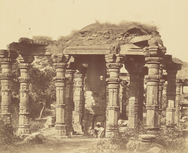 Felice Beato, [Exterior of the Hindu Temple in Kootub]