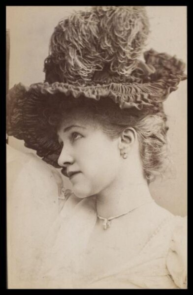 London Stereoscopic and Photographic Company, Guy Little Theatrical Photograph
