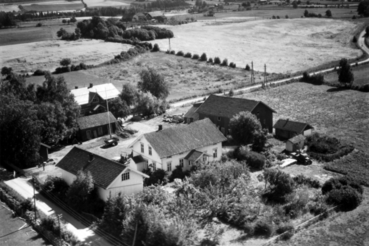 Widerøes Flyveselskap A/S, KORSLUND SKOLE, STANGE, FLYFOTO