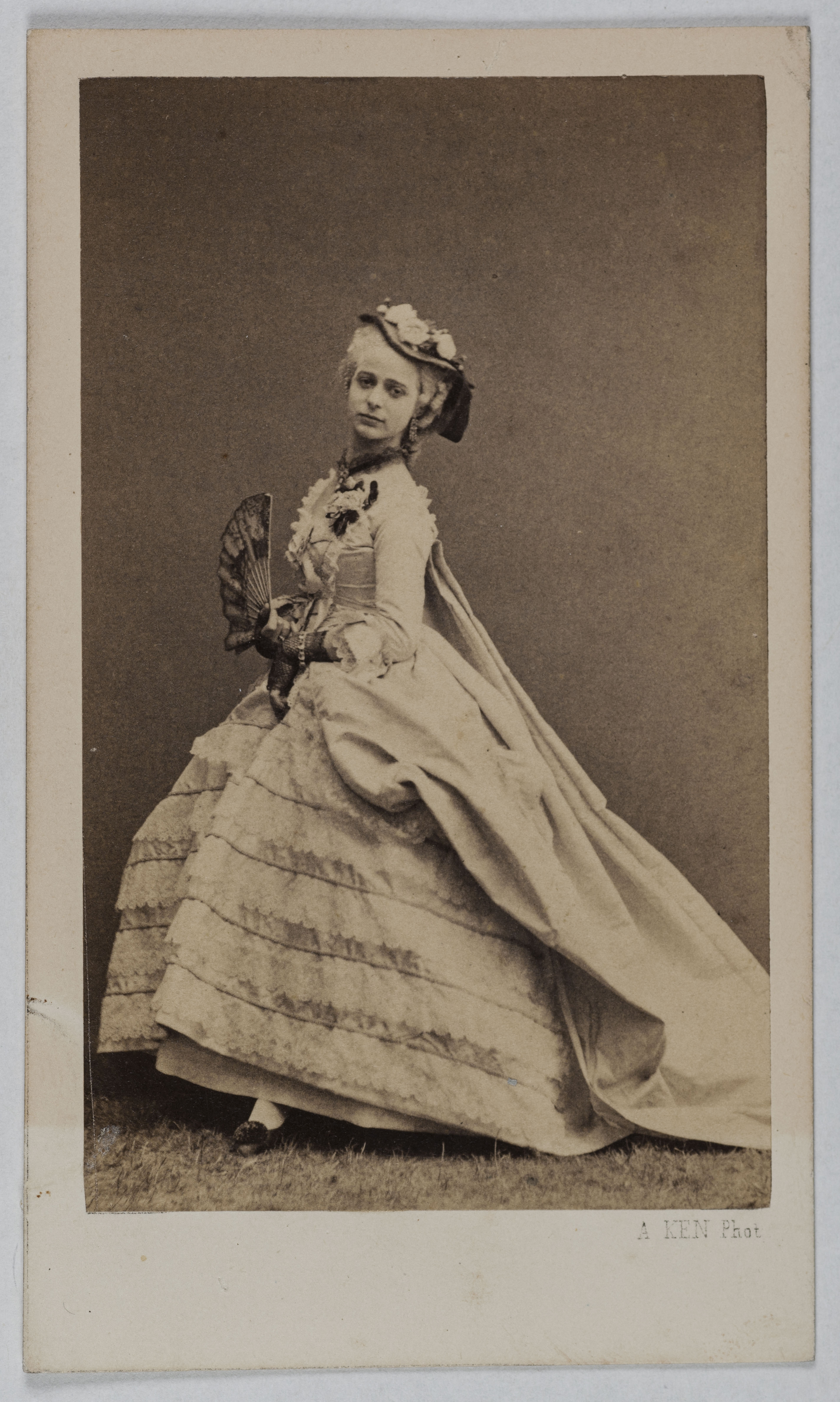Alexandre Ken, Portrait d'Emma Fleury (épouse Franceschi), (1837- ), (actrice à la Comédie française)