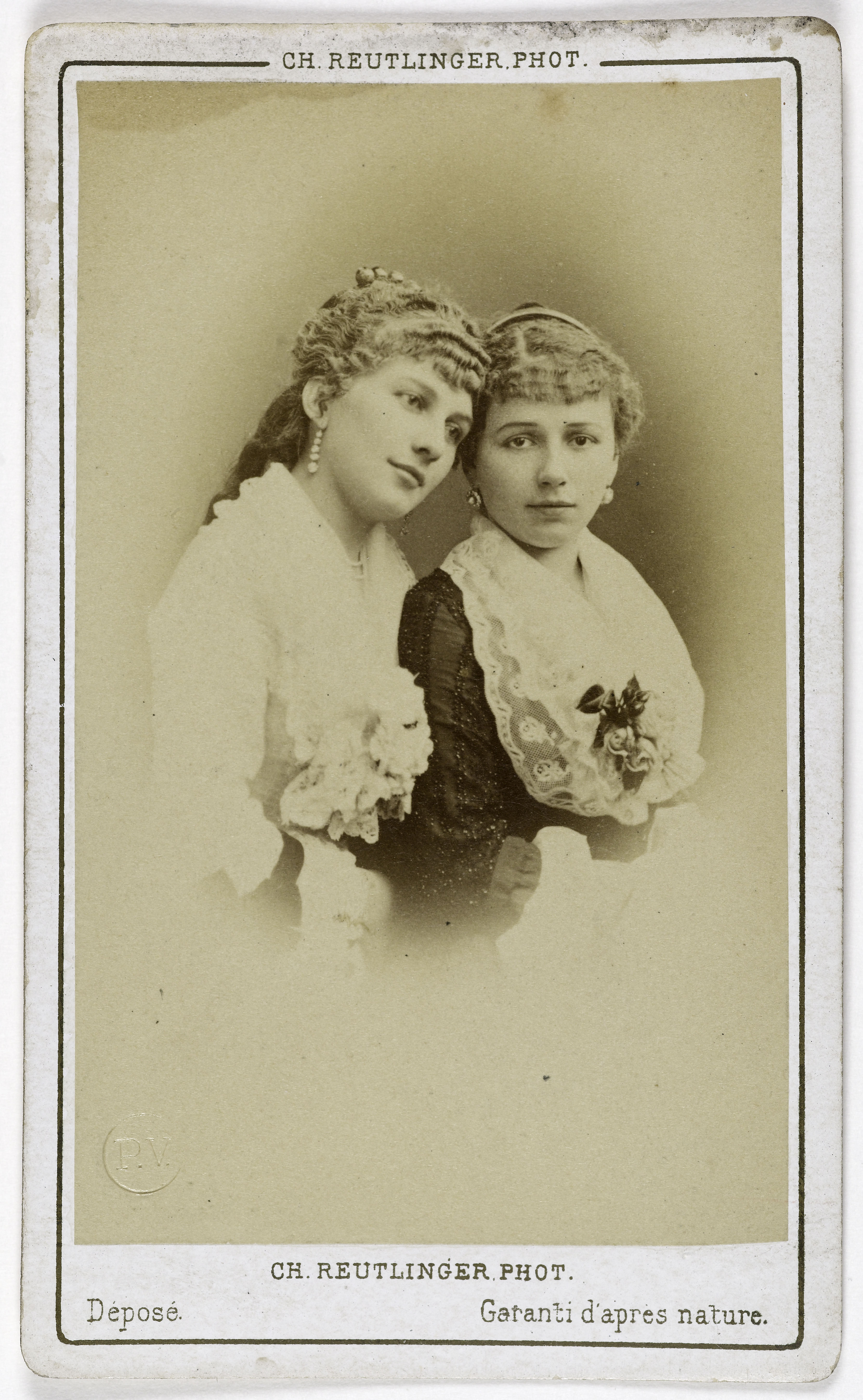 Charles Reutlinger, Portrait d'Henriette et Isabelle Drouard, (actrices aux théâtres de Variétés et de la Gaîté)