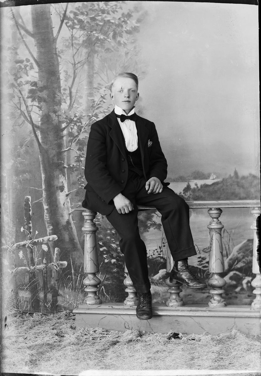 Skötsner-Edhlund, Ateljé Portrait - Wiktor Larsson from Örsta, HökA, Uppland 1921