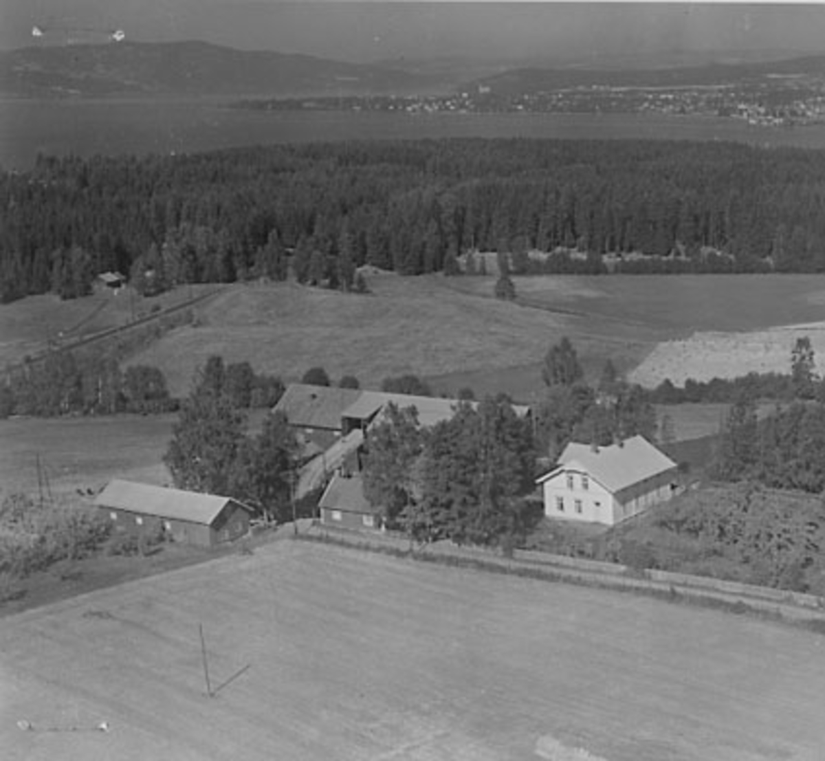 Widerøes Flyveselskap A/S, FLYFOTO SAALERUD