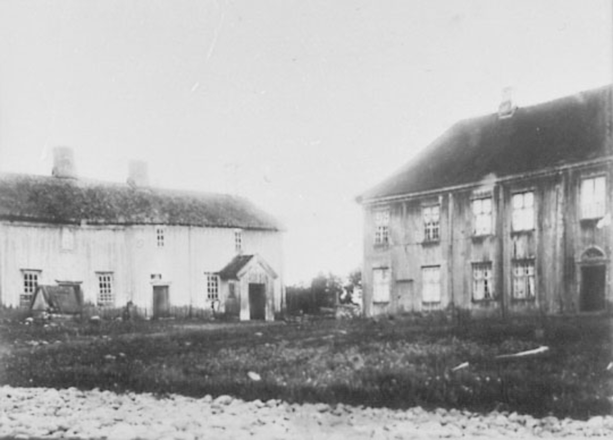 Normann Helger, GARDSBRUK RINGNES GÅRD, TUN, HOVEDBYGNINGEN, OTTESTAD,