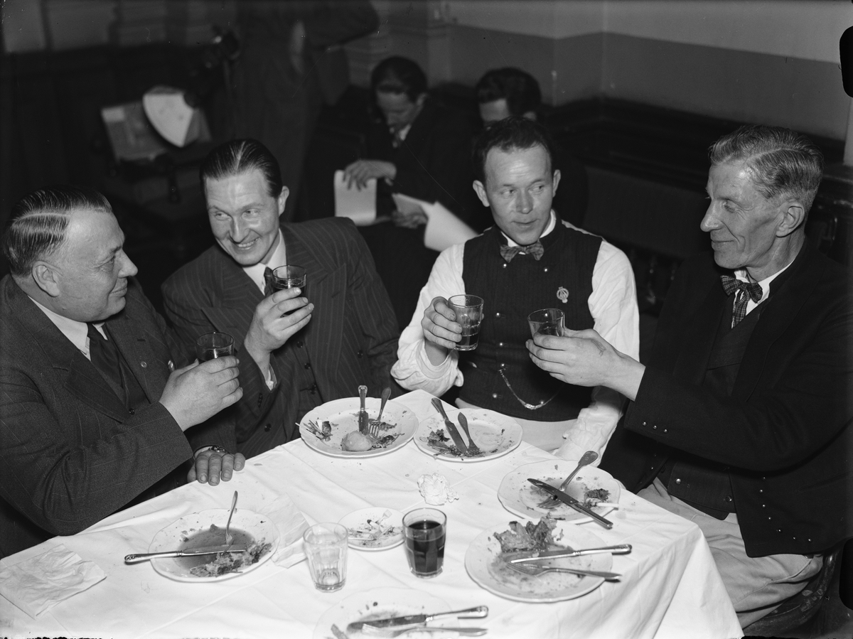 Paul Sandberg, “Upland homestead movement stands stronger than ever” - “a happy corner” at Disagillet, Östgöta student nation, Uppsala 1943