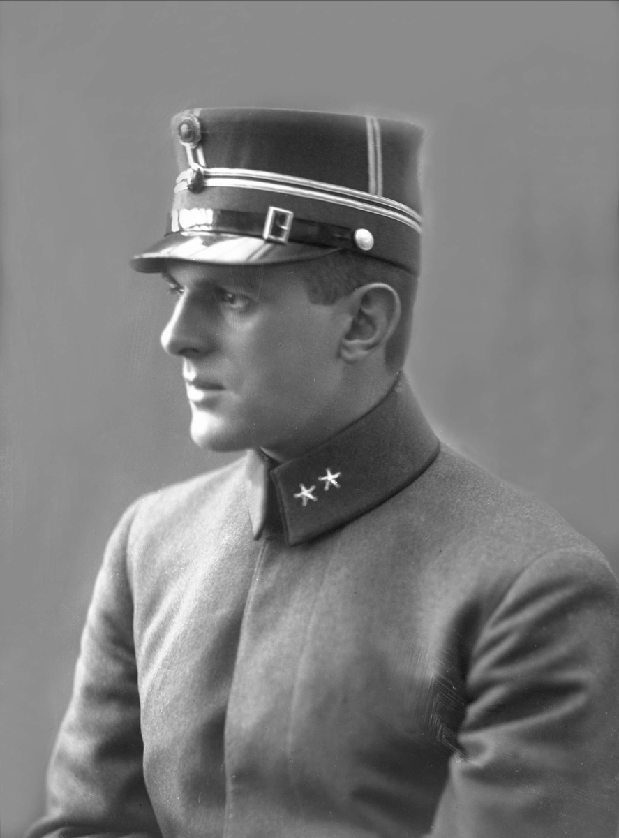 Gustav Borgen, Portrett, mann i uniform. Løytnant Trygve Gran, flyver og polarforsker.