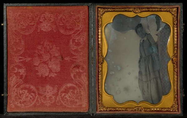 Unknown, [Post-mortem Portrait of a Young Girl on a Bed]