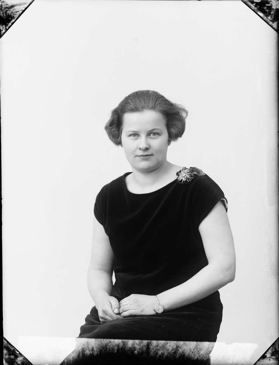 Skötsner-Edhlund, Ateljéporträtt - Anna-Lisa Nordstedt från Östhammar, Uppland